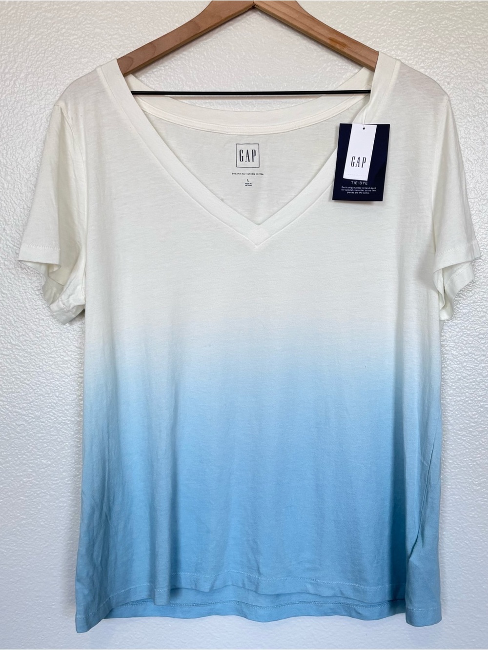 Gap Tie Dye V-Neck T-Shirt Women’s Large Blue Ombre Short Sleeve NWT